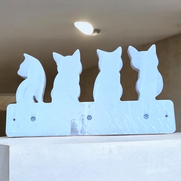 Cat Wall Mount Multi-Purpose Organizer With Pegs - Picture 2 of 8